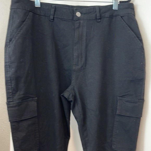 Nwot SHEIN fit+ Cargo Pants. - Picture 2 of 5